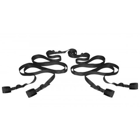 Bondage-Set am Bett